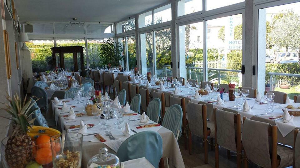 Hotel Cristallo เปสเคียรา เดล การ์ตา ภายนอก รูปภาพ