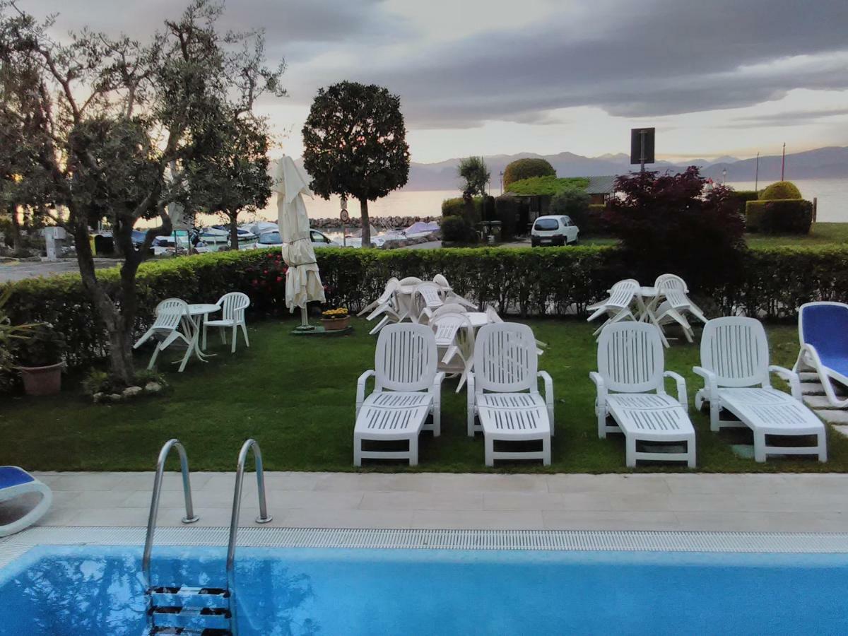 Hotel Cristallo เปสเคียรา เดล การ์ตา ภายนอก รูปภาพ