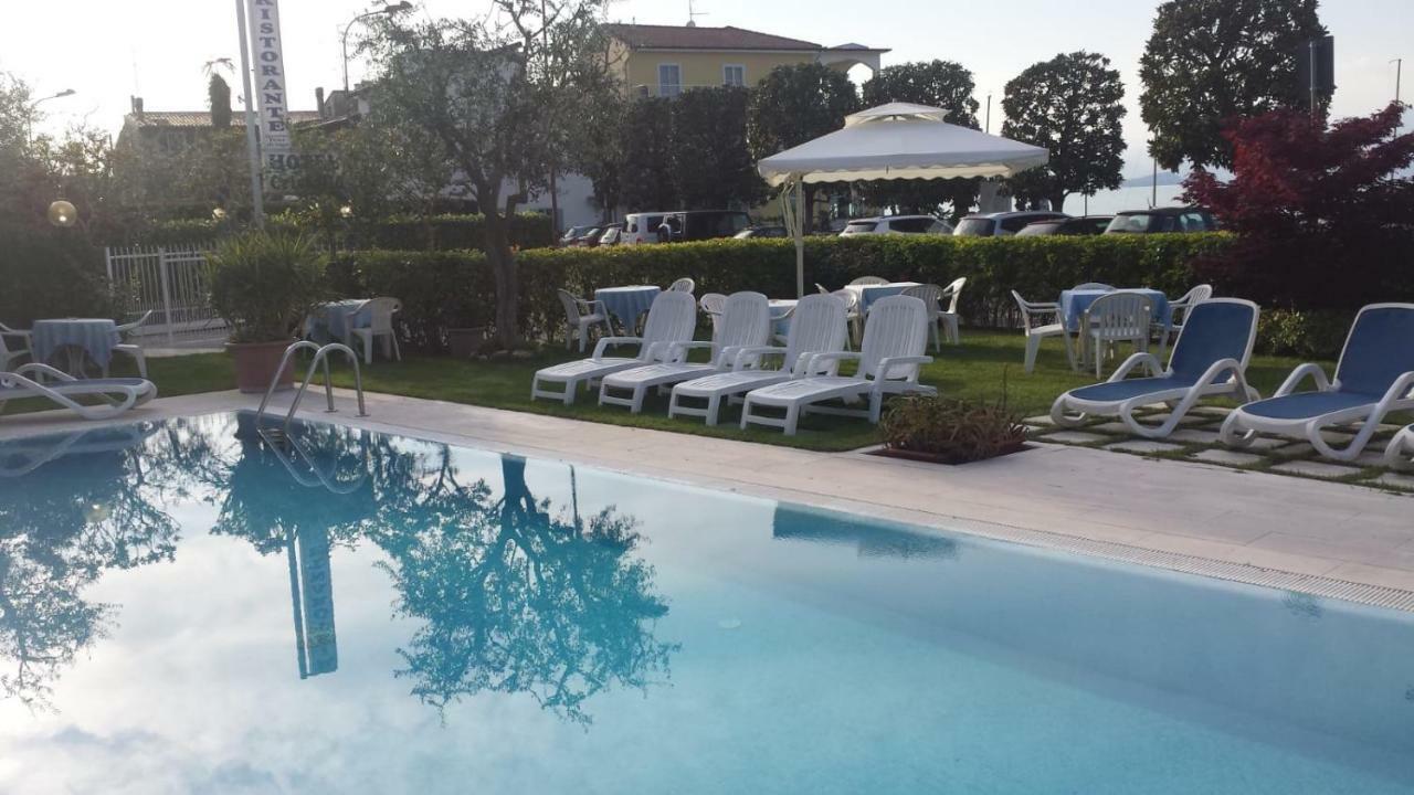 Hotel Cristallo เปสเคียรา เดล การ์ตา ภายนอก รูปภาพ
