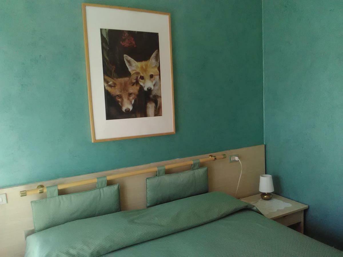 Hotel Cristallo เปสเคียรา เดล การ์ตา ภายนอก รูปภาพ