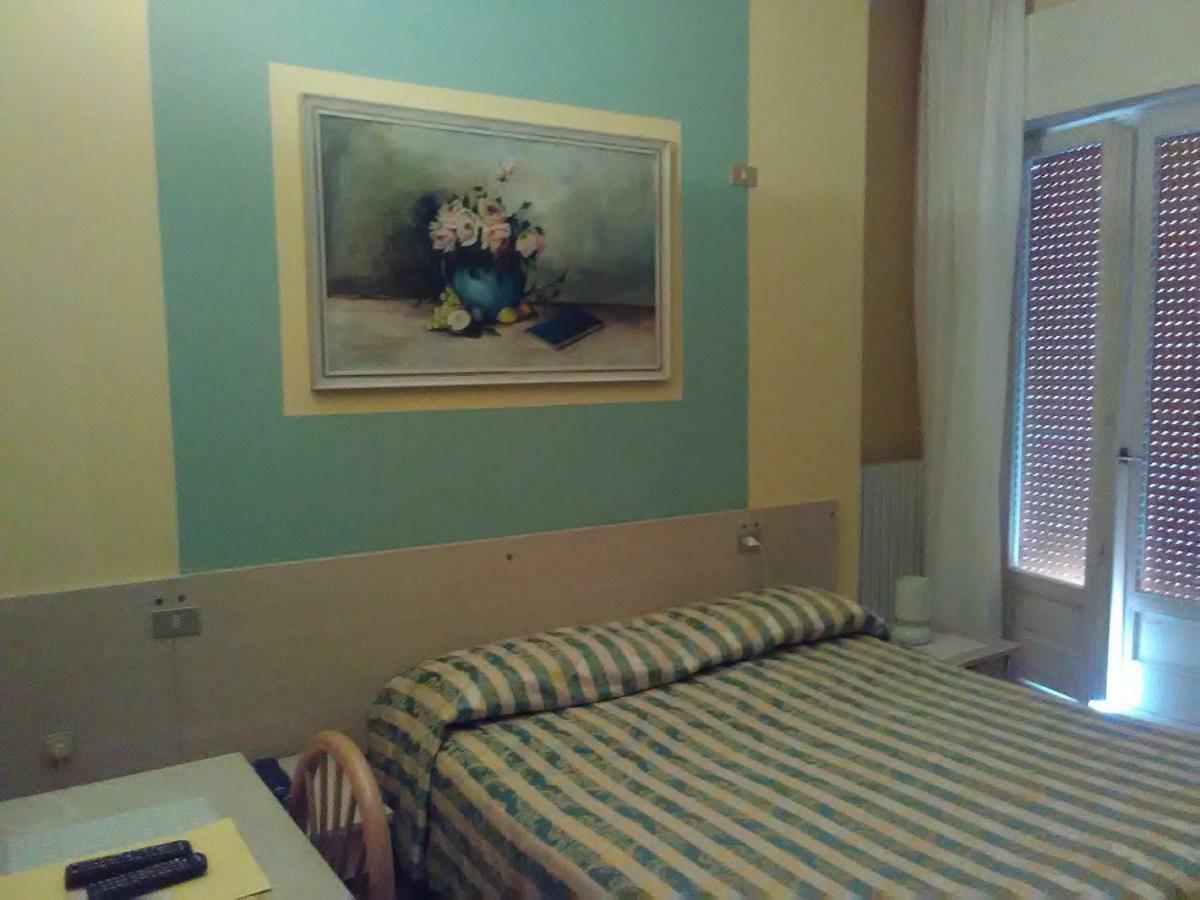 Hotel Cristallo เปสเคียรา เดล การ์ตา ภายนอก รูปภาพ